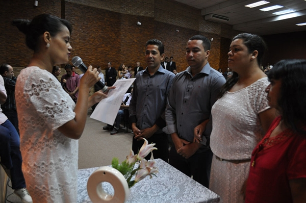 Casais da cidade realizam o sonho do casamento 