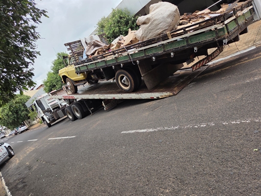 Legenda:  Bebidas furtadas foram localizadas na carroceria do caminhão utilizado para transporte de materiais recicláveis  (Crédito: Divulgação)