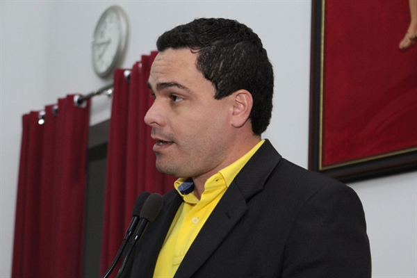 Matheus Rodero acusa Emerson de 'jogar em dois lados'