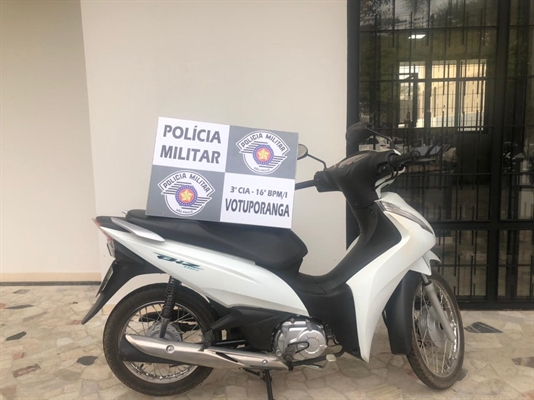 Jovem de 14 anos foi preso pela Polícia Militar de Votuporanga após furto a uma motocicleta Honda/Biz  (Foto: Divulgação)