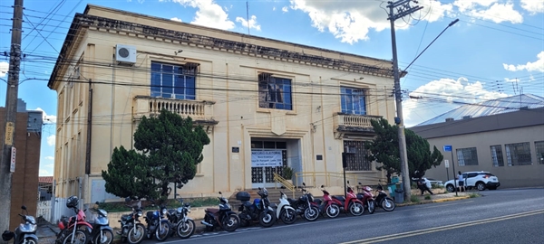 O prédio onde funcionou o Cartório Eleitoral está fechado desde janeiro, quando ele mudou para novo endereço  Foto: A Cidade 