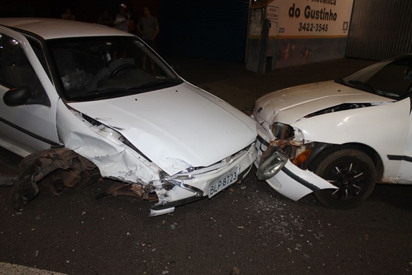 Motorista embriagado causa batida na contramão