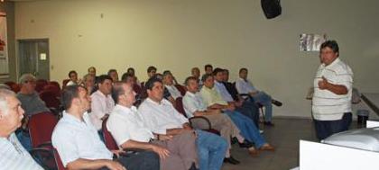 Industriais ouvem propostas de Carlão