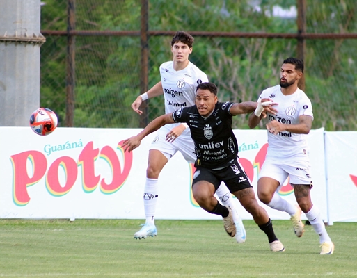 Orlando Júnior fez mais uma boa partida e marcou o gol da vitória (Foto: Rafa Bento/CAV)