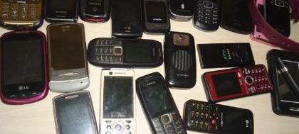 Fiscalização apreende 724 celulares em cadeias 