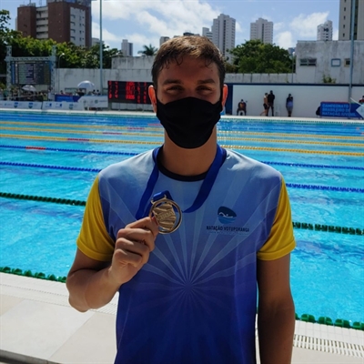 O jovem votuporanguense Heitor Napolitano Fonseca Reis, 16 anos, é atleta do Parque Aquático Municipal "Saverio Maranho" (Foto: Reprodução/Prefeitura de Votuporanga)