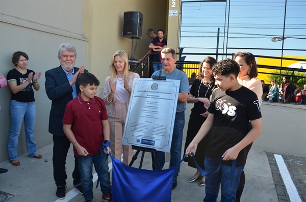 Nova sede do Laboratório Municipal “Carlos Eduardo de Oliveira” foi inaugurada em uma cerimônia cheia de emoção (Foto: A Cidade)