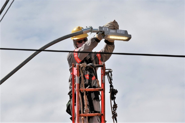 TCE acolheu uma representação de uma das gigantes do setor e decidiu suspender a licitação da iluminação pública (Foto: Prefeitura de Uberlândia)