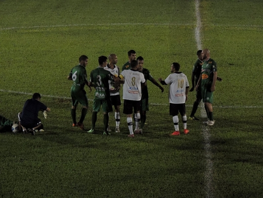 Após marcação de pênaulti polêmico, equipe sai atrás e vira no segundo tempo de jogo