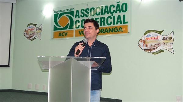 Empresários financiam ato e convocam população