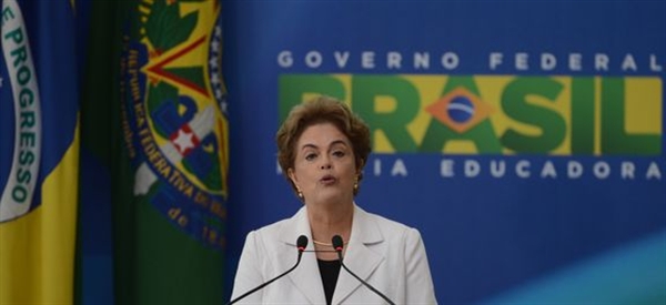 Dilma afirma que não renuncia ao mandato