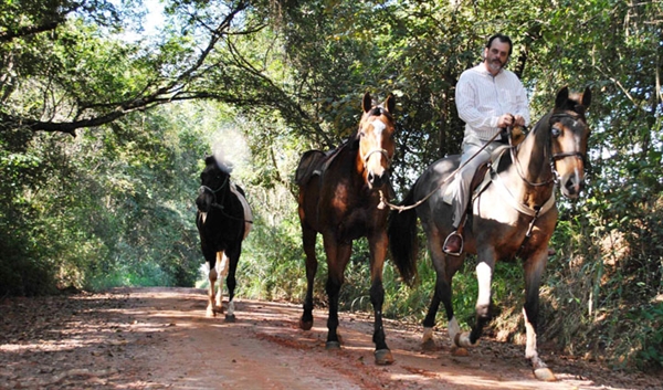 Estrada Boiadeira recebe visitantes de olho em seu potencial turístico