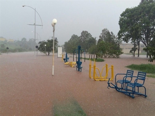 Avenida de Rio Preto continua interditada após temporal