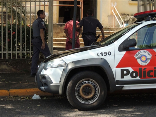 Ladrão é preso após furtar fios de cobre, o homem ainda levou um tiro do vigia; ocorrência ocorreu em janeiro deste ano