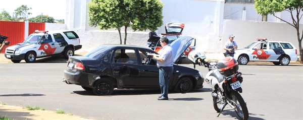 Dupla foge da polícia e é detida no bairro Estação
