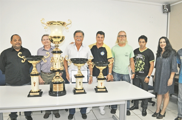 Escola tricampeã do Carnaval 2014 receberá o troféu Santa Fé 