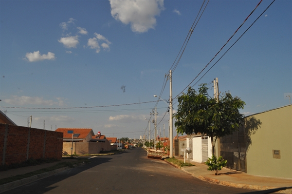 Moradores afirmam: casas ainda estão fechadas