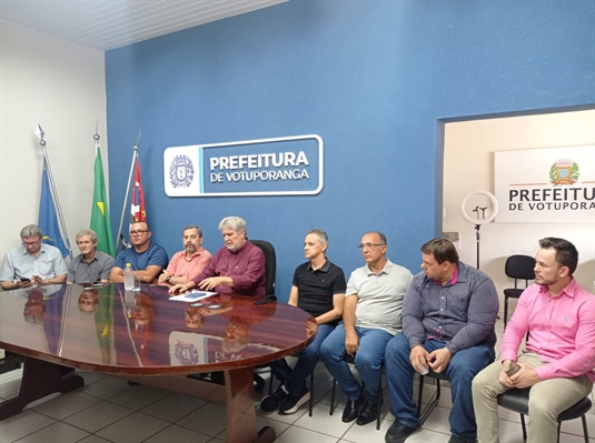 Legenda: Na tarde de ontem foi realizada uma coletiva de imprensa no gabinete do prefeito Jorge Seba. Foto: A Cidade
