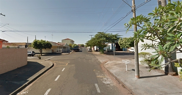  Cruzamento onde o suspeito bateu em um carro e acabou morrendo em Rio Preto (Foto: Reprodução/Google) 