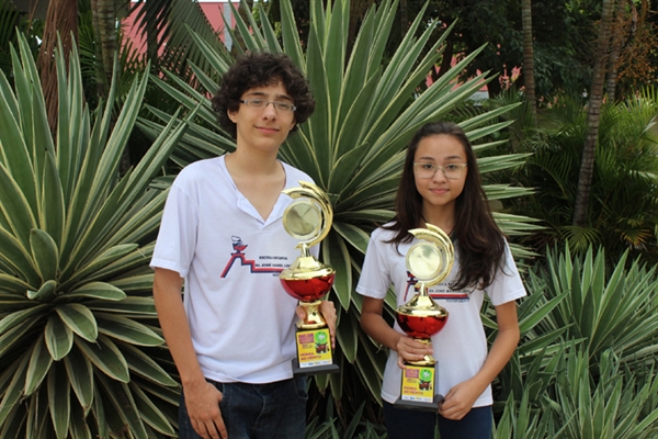 Estudantes do Manoel Lobo se destacam em concursos