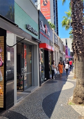 As lojas do comércio local abrirão em horário especial, das 9h às 18h   Foto: A Cidade