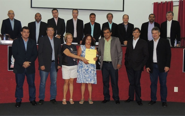 Familiares da homenageada estiveram na sessão da Câmara realizada na segunda-feira