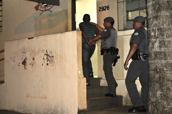 Força Tática da PM prendeu rapaz por tráfico de drogas e porte ilegal de arma de fogo