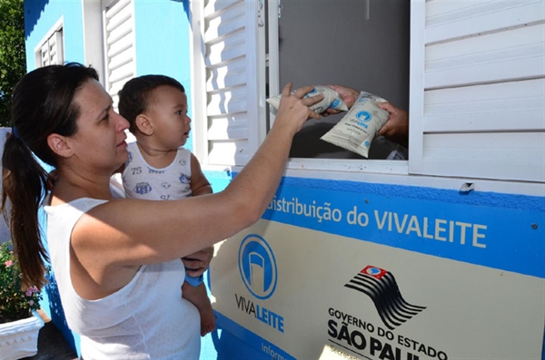 Mais de 220 crianças deixam de receber leite e defensoria pública apura corte