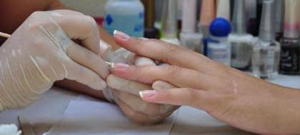 SAE Votuporanga promove curso a manicures