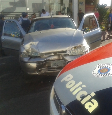 Apesar de semáforo, esquina ainda registra acidentes