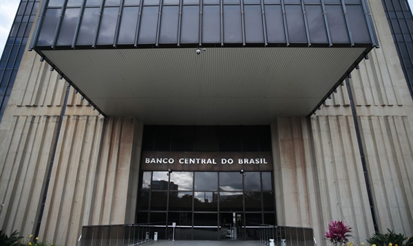 O Banco Central informou que R$ 4 bilhões serão pagos a 28 milhões de clientes (Foto: Marcello Casal Jr/Agência Brasil)