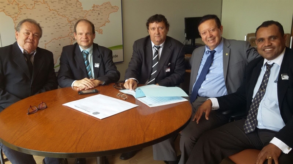 Vereadores buscam em Brasília  recursos para construção de praça