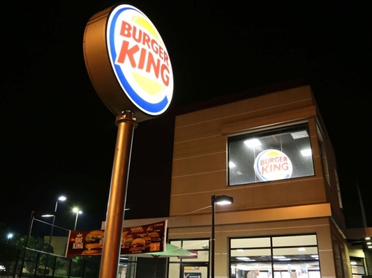 Com mais de 15 mil pontos de venda em todos os continentes, o Burger King vende mais de 2 bilhões de sanduíches por ano (Foto: Reprodução)