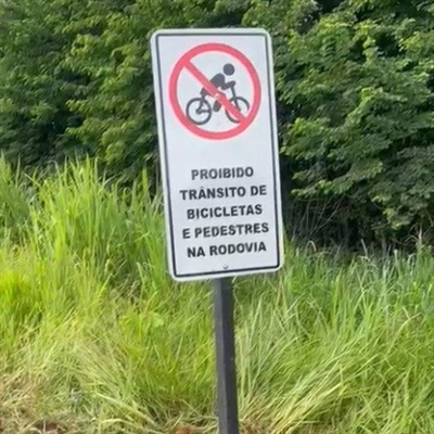 A questão virou tema de polêmica nos últimos dias após a instalação de placas, por determinação do MP, proibindo o tráfego de ciclistas (Foto: Arquivo pessoal)