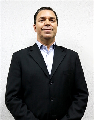 Valmir Dorrnelas em estado de graça. Com ele está aberto o Ibis Hotel Votuporanga e com ele também acontece hoje as obras de retomadas do Votuporanga Shopping (Foto: Arquivo pessoal)