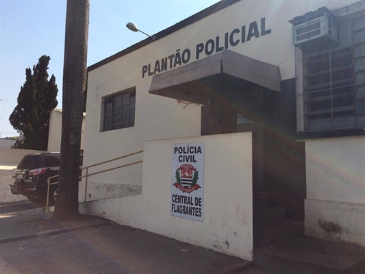 Crime foi registrado na Central de Flagrantes de Votuporanga (Foto: Aline Ruiz/A Cidade)