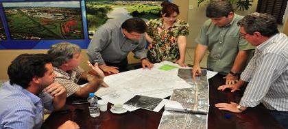 Cotav assina escritura de terreno pela Prefeitura