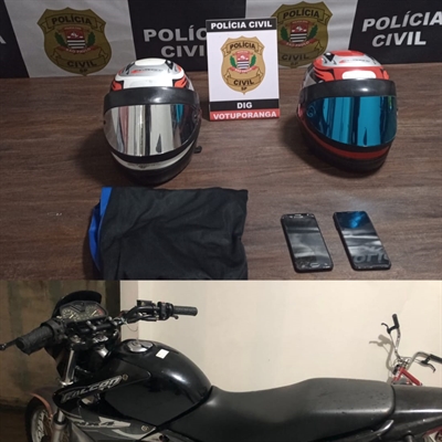 Os policiais localizaram com os bandidos  a motocicleta e as roupas utilizadas no crime (Foto: Divulgação)