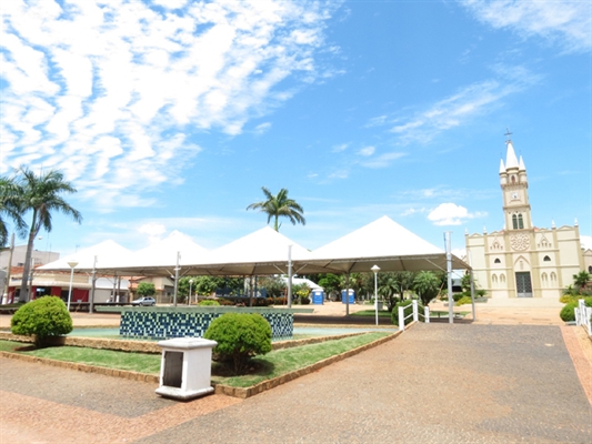 Prefeitura realiza folia popular na Praça Central