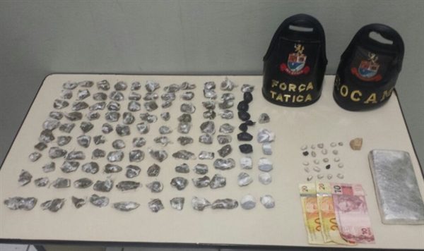 PM apreende meio quilo de maconha e crack