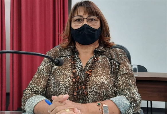 Jezebel Silva pediu mais rigor na fiscalização de clínicas de recuperação de dependentes químicos na cidade  (Foto: Câmara Votuporanga) 