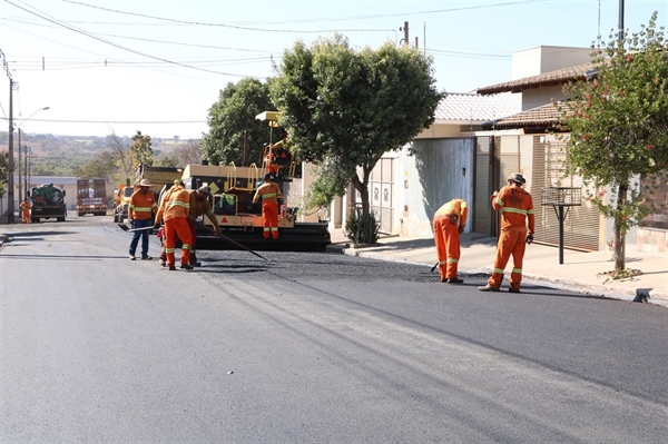 O investimento agora será de pouco mais de R$ 9,8 milhões na recuperação de importantes ruas e avenidas de Votuporanga (Foto: Prefeitura de Votuporanga)O investimento agora será de pouco mais de R$ 9,8 milhões na recuperação de importantes ruas e avenidas de Votuporanga (Foto: Prefeitura de Votuporanga)