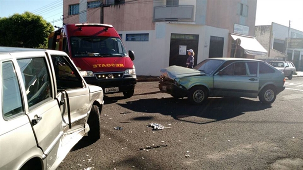 Três acidentes mobilizam bombeiros e a PM