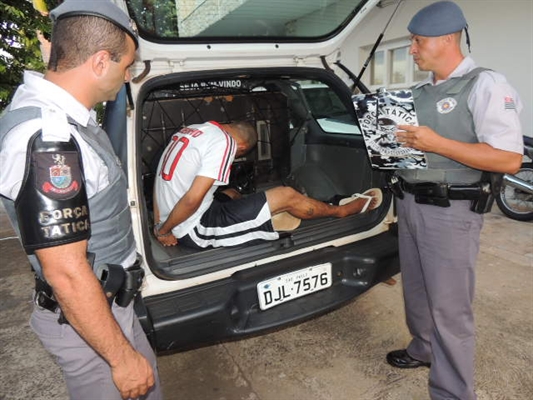 Polícia Militar faz duas prisões por tráfico de drogas