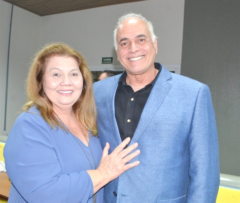 Após anos à frente da APAE de Votuporanga, Márcia Gianoti passa a presidência da entidade ao esposo, Douglas José Gianoti. (Foto:A Cidade)