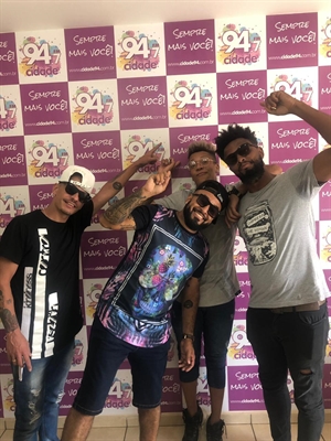 O grupo ‘Samba de Dom’ esteve na Cidade FM na tarde desta segunda-feira para um bate-papo (Foto: A Cidade)