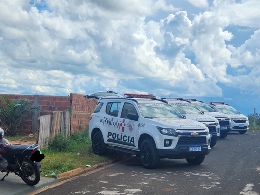 Os dois adolescentes traficantes foram apreendidos durante a ‘Operação Impacto’ da PM na zona Sul de Votuporanga (Foto: Divulgação)