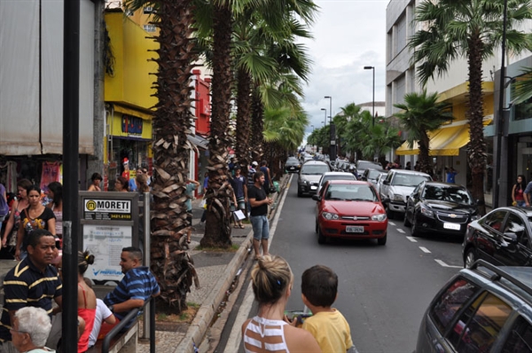 Comércio abre hoje das 9h às 18h para as compras