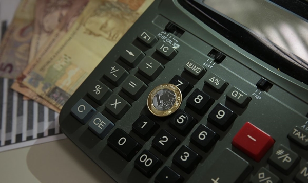 O auxílio é válido para uma ou várias dívidas somadas e negociadas através do aplicativo (Foto: Marcello Casal Jor/Agência Brasil) 