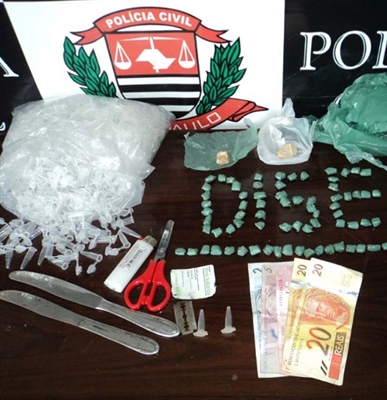 Porções de crack foram apreendidas em ação da Dise